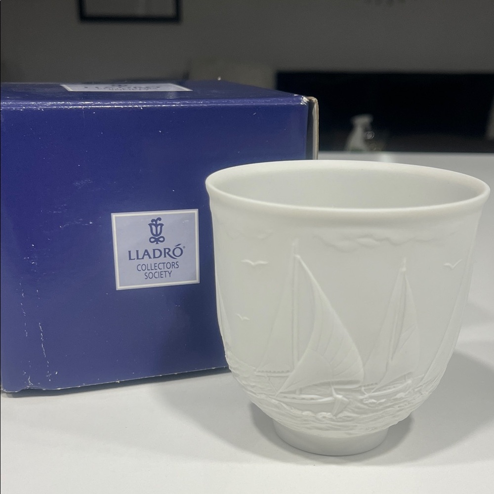 Lladro Collectors Society Sailing the Seas Cup. Matte 1997